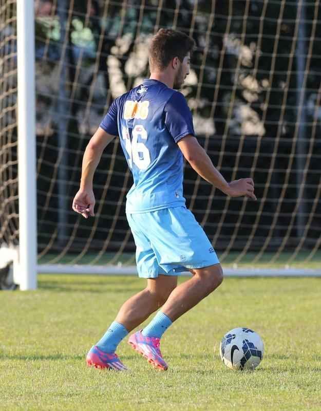 Os reservas do Cruzeiro fizeram um jogo-treino contra o Valrio, na tarde desta tera-feira, na Toca da Raposa II. Sem dificuldades, a equipe celeste fez 3 a 0 no time de Itabira, que disputar a Segunda Diviso do Campeonato Mineiro.