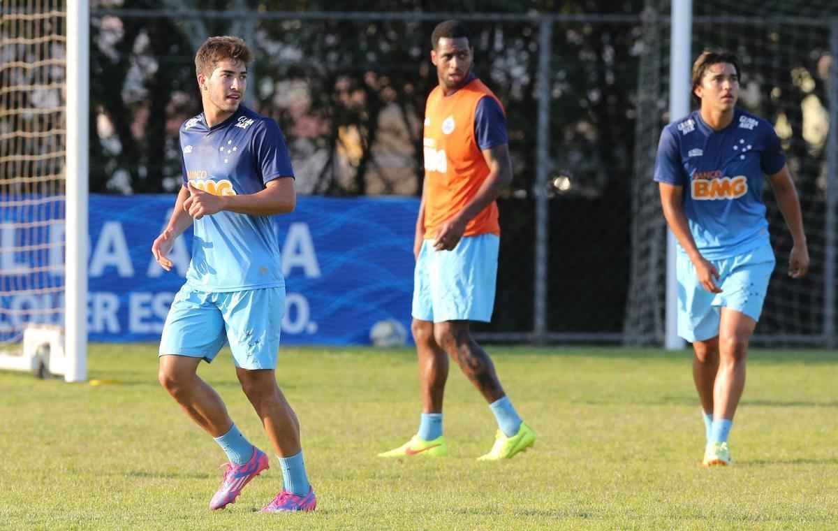 Os reservas do Cruzeiro fizeram um jogo-treino contra o Valrio, na tarde desta tera-feira, na Toca da Raposa II. Sem dificuldades, a equipe celeste fez 3 a 0 no time de Itabira, que disputar a Segunda Diviso do Campeonato Mineiro.
