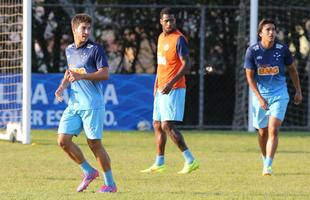 Os reservas do Cruzeiro fizeram um jogo-treino contra o Valrio, na tarde desta tera-feira, na Toca da Raposa II. Sem dificuldades, a equipe celeste fez 3 a 0 no time de Itabira, que disputar a Segunda Diviso do Campeonato Mineiro.