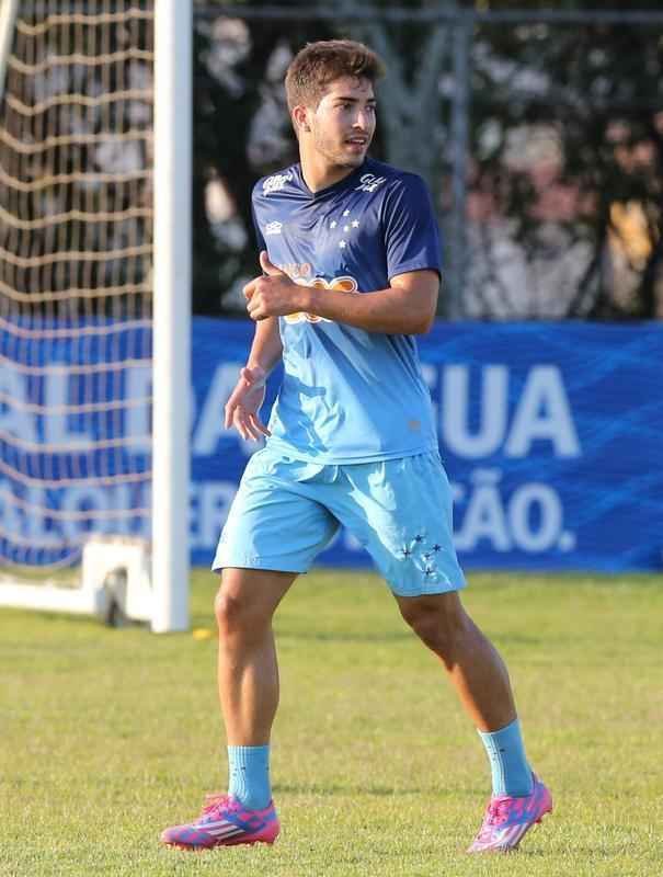Os reservas do Cruzeiro fizeram um jogo-treino contra o Valrio, na tarde desta tera-feira, na Toca da Raposa II. Sem dificuldades, a equipe celeste fez 3 a 0 no time de Itabira, que disputar a Segunda Diviso do Campeonato Mineiro.