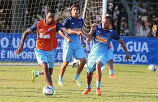 Os reservas do Cruzeiro fizeram um jogo-treino contra o Valrio, na tarde desta tera-feira, na Toca da Raposa II. Sem dificuldades, a equipe celeste fez 3 a 0 no time de Itabira, que disputar a Segunda Diviso do Campeonato Mineiro.