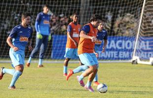 Os reservas do Cruzeiro fizeram um jogo-treino contra o Valrio, na tarde desta tera-feira, na Toca da Raposa II. Sem dificuldades, a equipe celeste fez 3 a 0 no time de Itabira, que disputar a Segunda Diviso do Campeonato Mineiro.