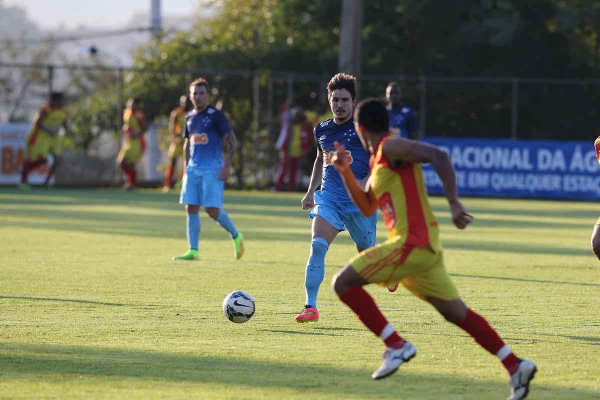 Os reservas do Cruzeiro fizeram um jogo-treino contra o Valrio, na tarde desta tera-feira, na Toca da Raposa II. Sem dificuldades, a equipe celeste fez 3 a 0 no time de Itabira, que disputar a Segunda Diviso do Campeonato Mineiro.