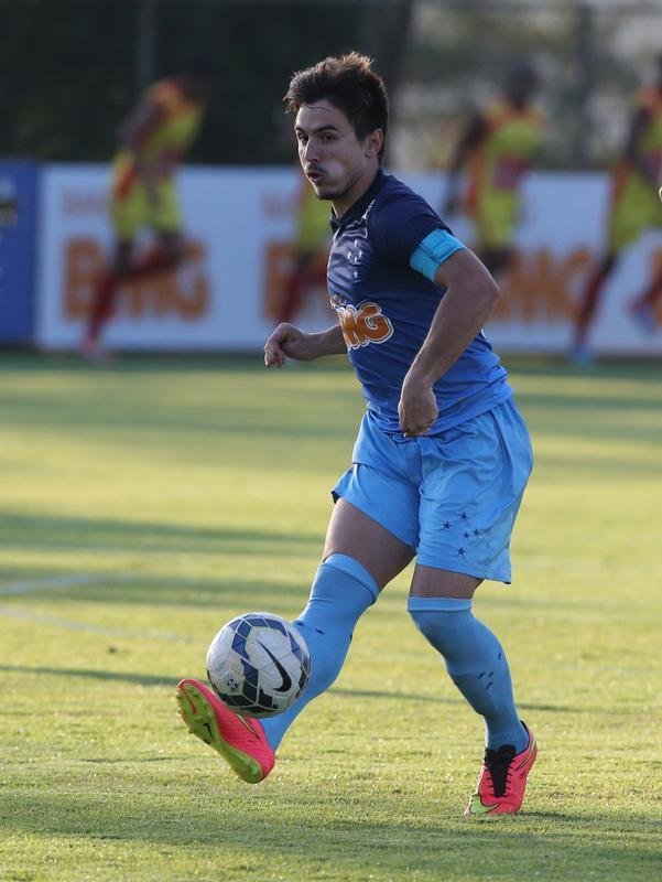 Os reservas do Cruzeiro fizeram um jogo-treino contra o Valrio, na tarde desta tera-feira, na Toca da Raposa II. Sem dificuldades, a equipe celeste fez 3 a 0 no time de Itabira, que disputar a Segunda Diviso do Campeonato Mineiro.