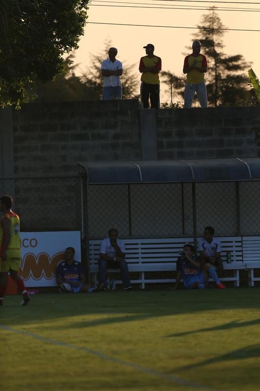 Os reservas do Cruzeiro fizeram um jogo-treino contra o Valrio, na tarde desta tera-feira, na Toca da Raposa II. Sem dificuldades, a equipe celeste fez 3 a 0 no time de Itabira, que disputar a Segunda Diviso do Campeonato Mineiro.