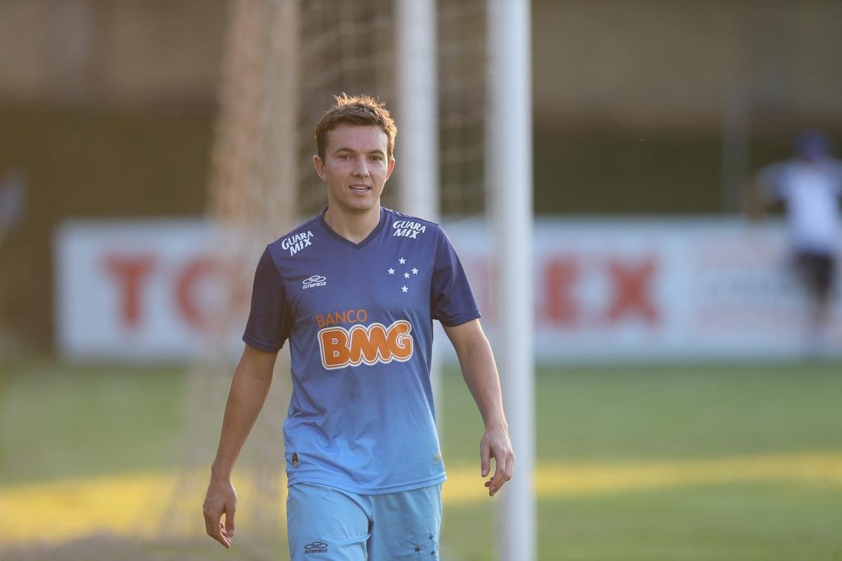 Os reservas do Cruzeiro fizeram um jogo-treino contra o Valrio, na tarde desta tera-feira, na Toca da Raposa II. Sem dificuldades, a equipe celeste fez 3 a 0 no time de Itabira, que disputar a Segunda Diviso do Campeonato Mineiro.