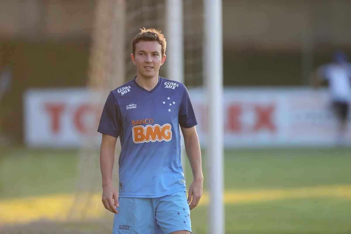 Os reservas do Cruzeiro fizeram um jogo-treino contra o Valrio, na tarde desta tera-feira, na Toca da Raposa II. Sem dificuldades, a equipe celeste fez 3 a 0 no time de Itabira, que disputar a Segunda Diviso do Campeonato Mineiro.