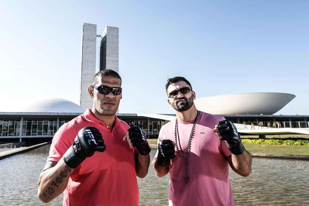 Adversrios, Antnio Pezo e Andrei Arlovski se encaram em frente ao Congresso Nacional 