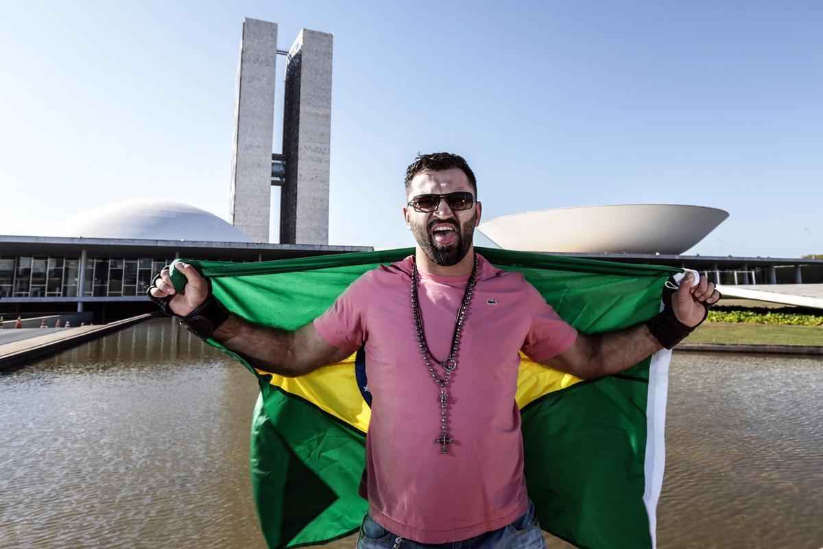 Bielorrusso Andrei Arlovski com a bandeira do Brasil 