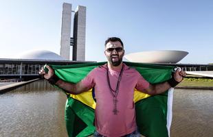 Bielorrusso Andrei Arlovski com a bandeira do Brasil 