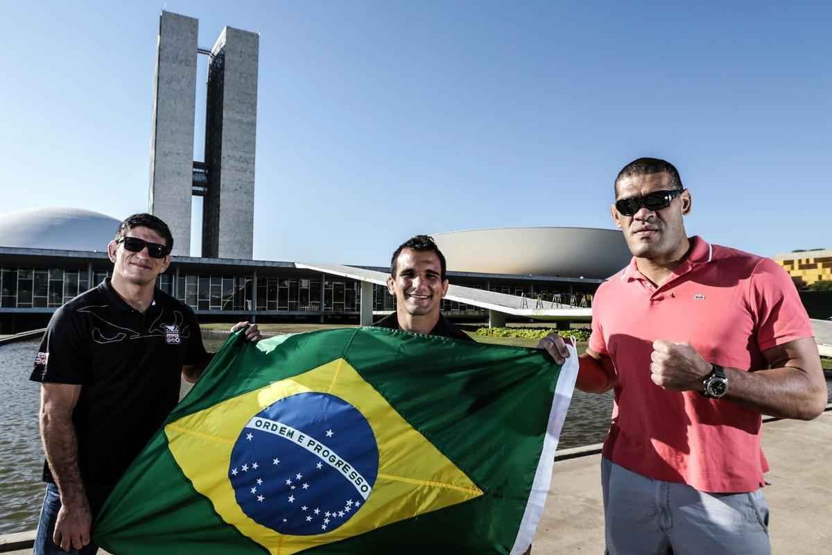 Paulo Thiago, Rani Yahya  e Antnio Pezo posam juntos em Braslia 