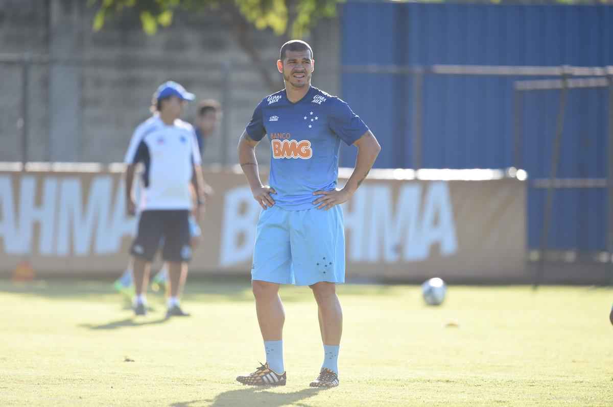 Clube celeste enfrenta o Cricima, neste sbado, s 18h30, fora de casa