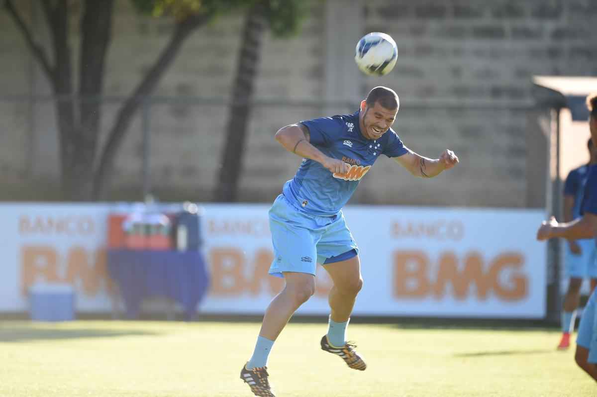 Clube celeste enfrenta o Cricima, neste sbado, s 18h30, fora de casa