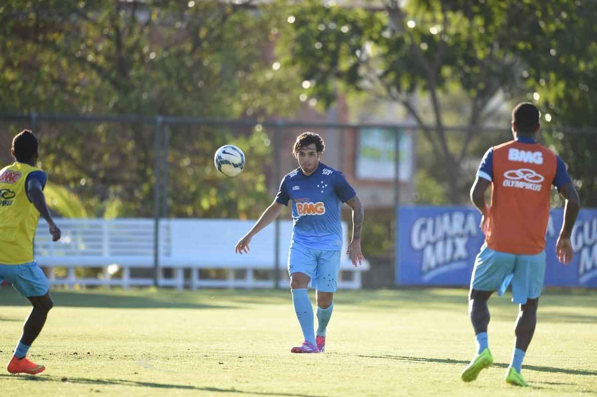 Clube celeste enfrenta o Cricima, neste sbado, s 18h30, fora de casa