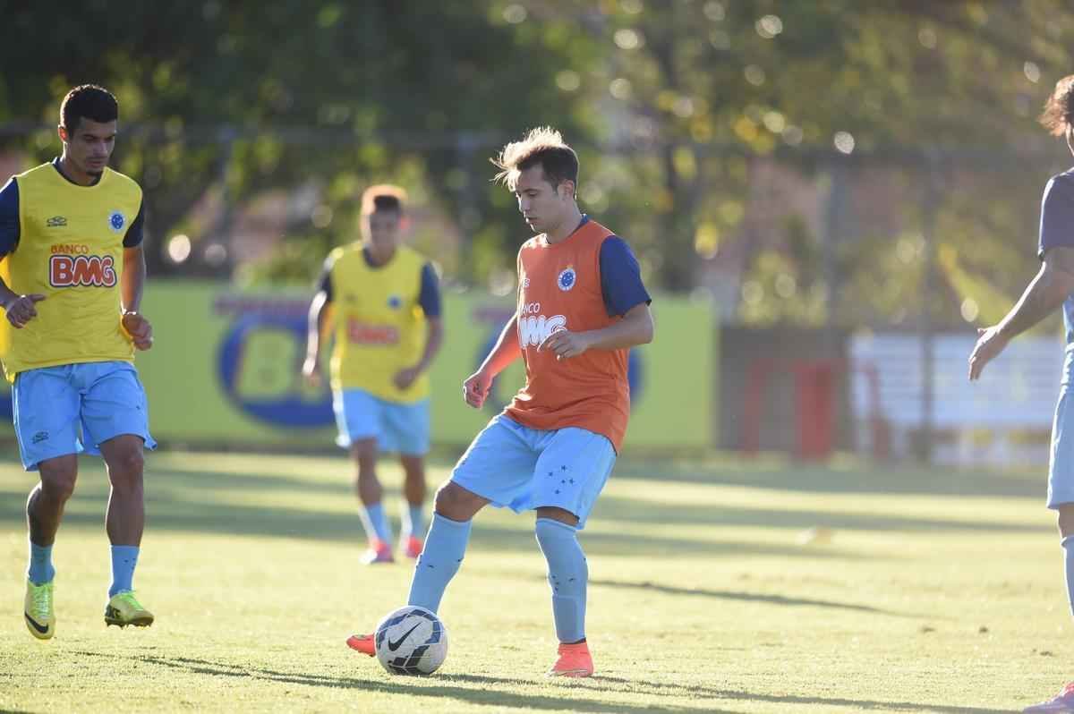 Clube celeste enfrenta o Cricima, neste sbado, s 18h30, fora de casa
