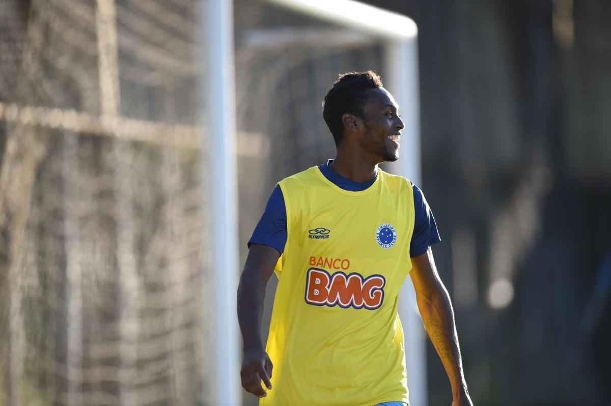 Clube celeste enfrenta o Cricima, neste sbado, s 18h30, fora de casa