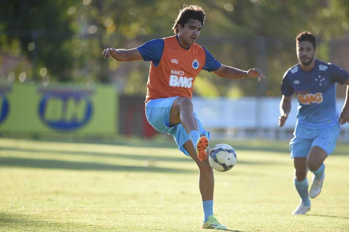 Clube celeste enfrenta o Cricima, neste sbado, s 18h30, fora de casa