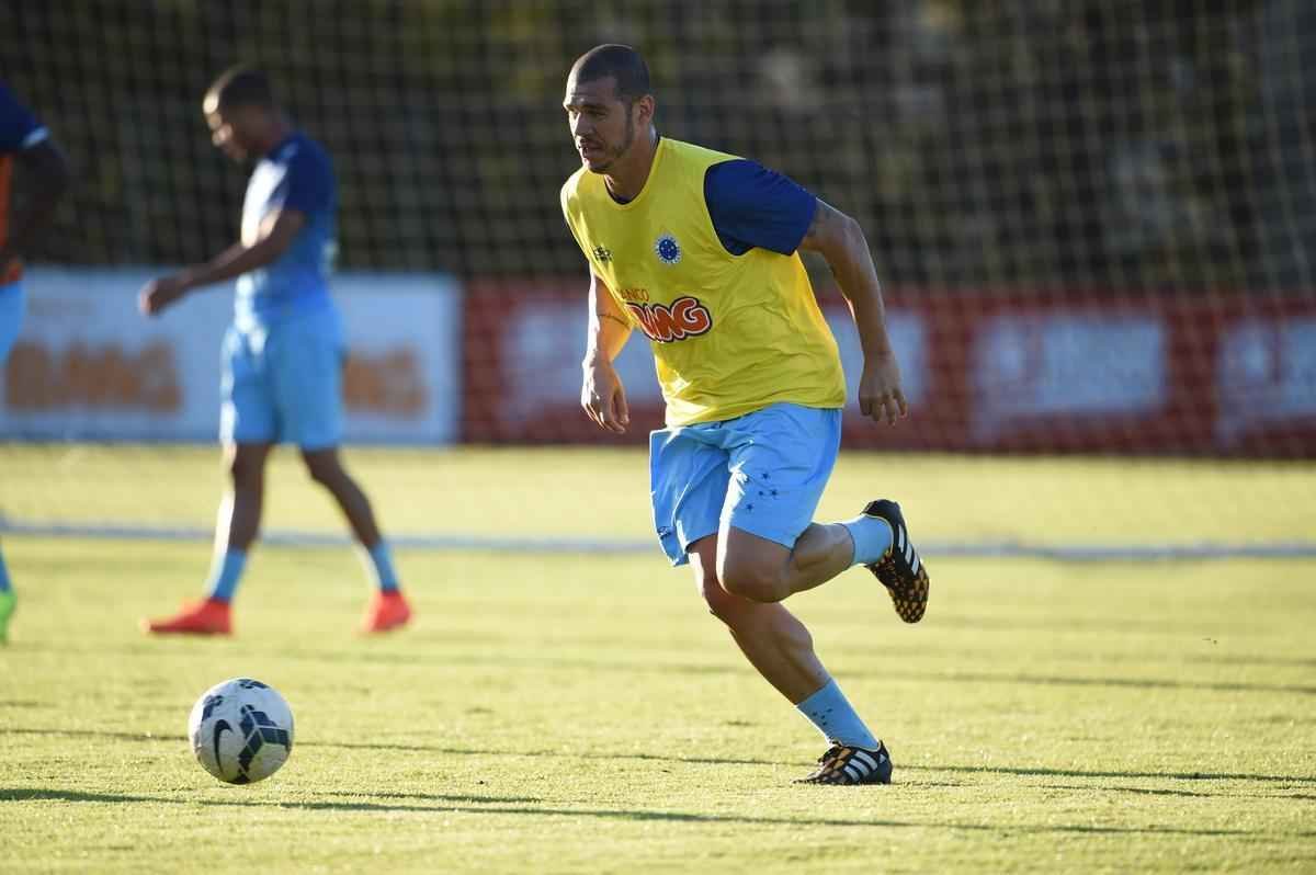 Clube celeste enfrenta o Cricima, neste sbado, s 18h30, fora de casa