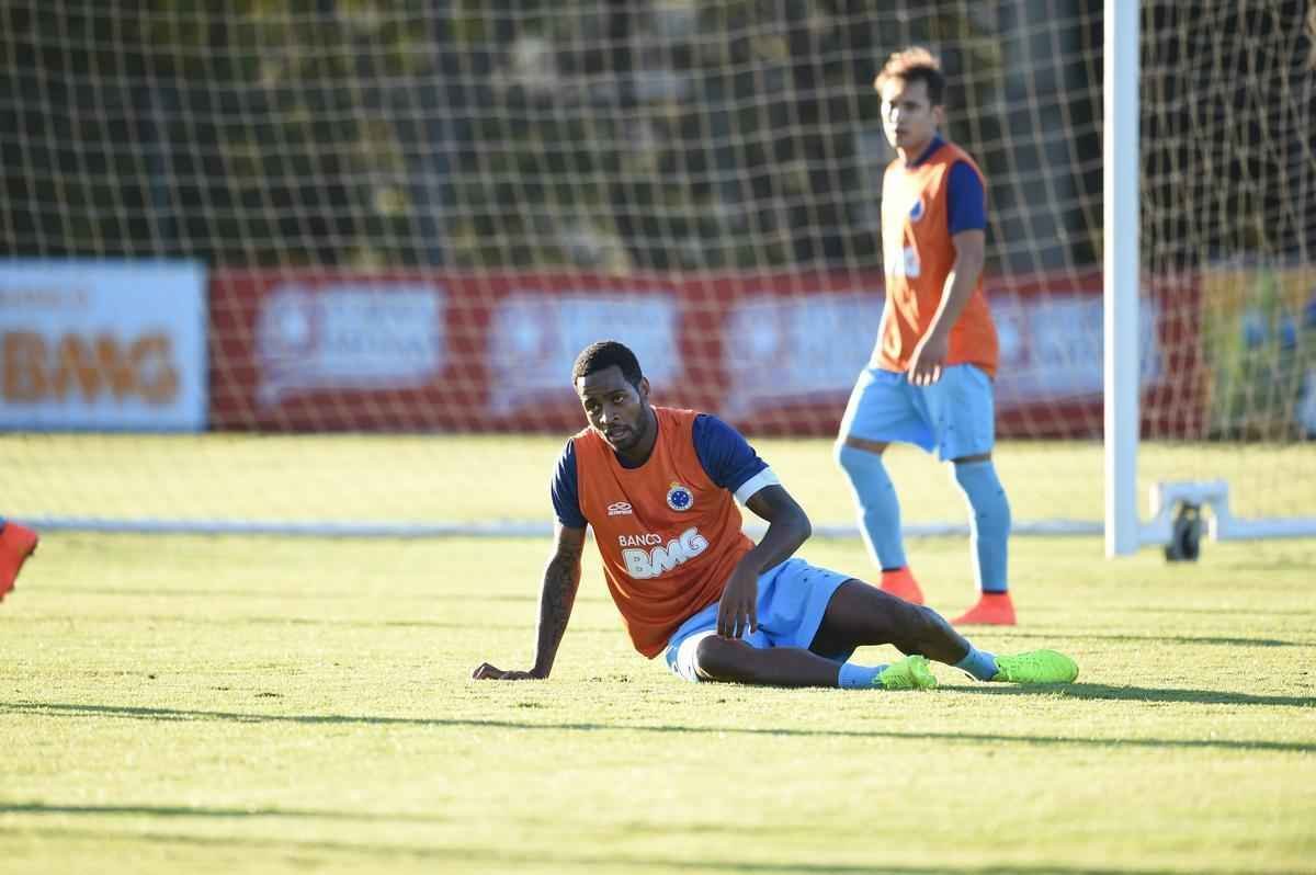 Clube celeste enfrenta o Cricima, neste sbado, s 18h30, fora de casa