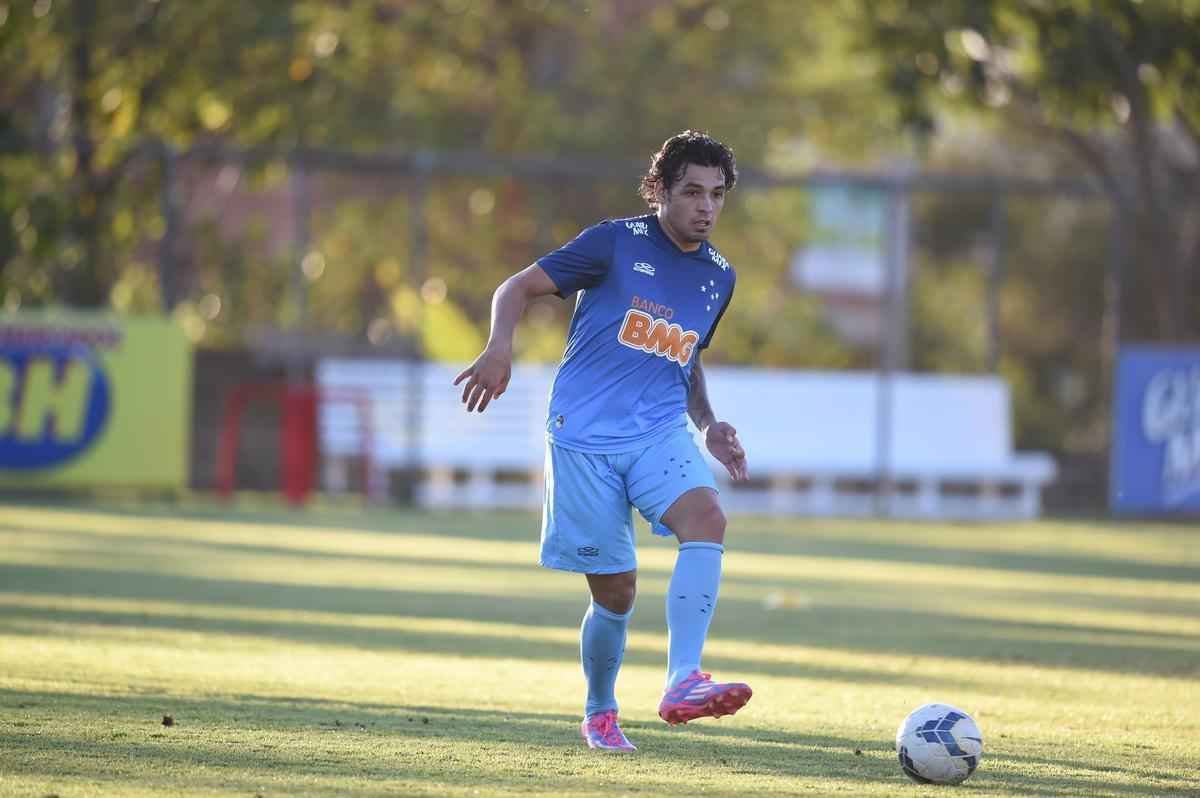 Clube celeste enfrenta o Cricima, neste sbado, s 18h30, fora de casa