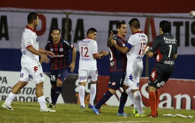 Imagens do primeiro jogo da final da Copa Libertadores 2014; empate entre Nacional e San Lorenzo