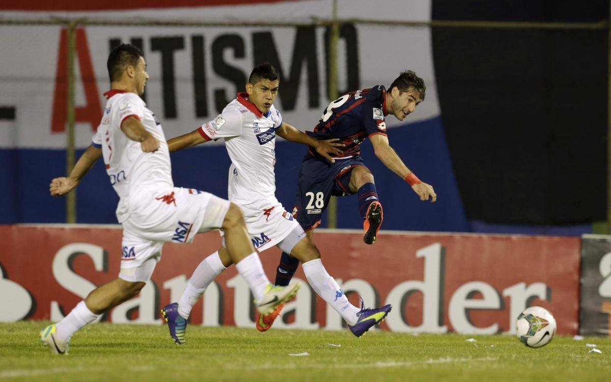 Imagens do primeiro jogo da final da Copa Libertadores 2014; empate entre Nacional e San Lorenzo