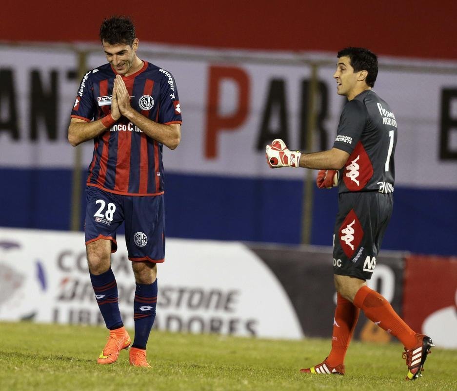 Imagens do primeiro jogo da final da Copa Libertadores 2014; empate entre Nacional e San Lorenzo