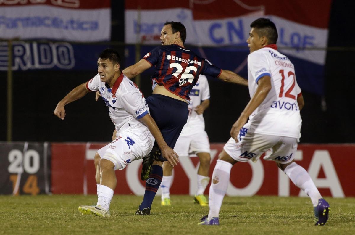 Imagens do primeiro jogo da final da Copa Libertadores 2014; empate entre Nacional e San Lorenzo
