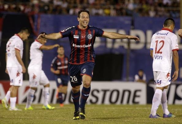 Imagens do primeiro jogo da final da Copa Libertadores 2014; empate entre Nacional e San Lorenzo