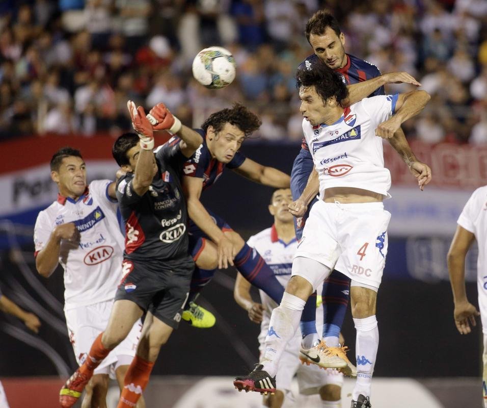Imagens do primeiro jogo da final da Copa Libertadores 2014; empate entre Nacional e San Lorenzo