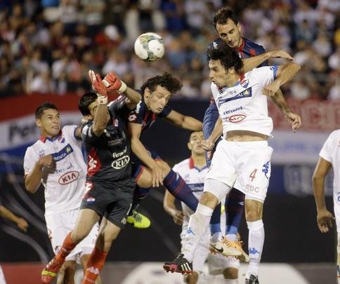 Imagens do primeiro jogo da final da Copa Libertadores 2014; empate entre Nacional e San Lorenzo