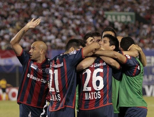 Imagens do primeiro jogo da final da Copa Libertadores 2014; empate entre Nacional e San Lorenzo