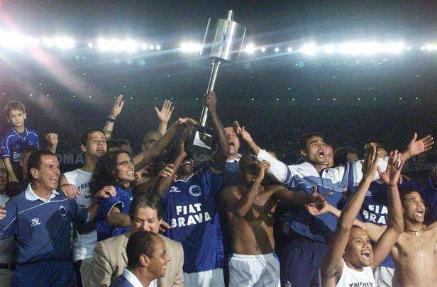 Fbio (atrs de Sorn) teve uma passagem rpida pelo Cruzeiro em 2000 e conquistou a Copa do Brasil como reserva de Andr.