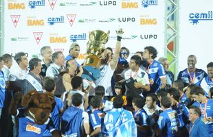 Em 2011, Fbio levantou o trofu de campeo mineiro sobre o rival Atltico.