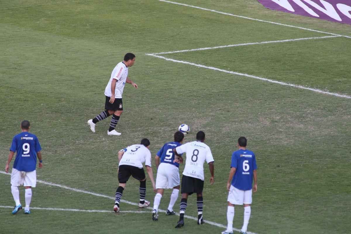 Em 2009, Fbio defendeu pnalti cobrado por Ronaldo Fenmeno, no Mineiro