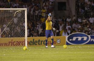 Em 2007, o goleiro sofreu talvez seu pior momento com a camisa do Cruzeiro. Ele sofreu um gol de costas na goleada para o Atltico por 4 a 0 e ficou um longo tempo contundido. Depois disso, voltou a atuar em alto nvel.