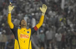 Em 2010, o Cruzeiro foi vice-campeo brasileiro com grandes atuaes de Fbio. Contra o Corinthians, em confronto direto no Parque do Sabi, ele defendeu um pnalti (foto) e o Cruzeiro venceu por 1 a 0.