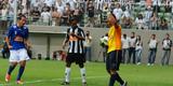 Ainda em 2012, Fbio defendeu um pnalti de Ronaldinho Gacho, do Atltico.