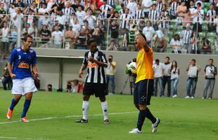 Ainda em 2012, Fbio defendeu um pnalti de Ronaldinho Gacho, do Atltico.