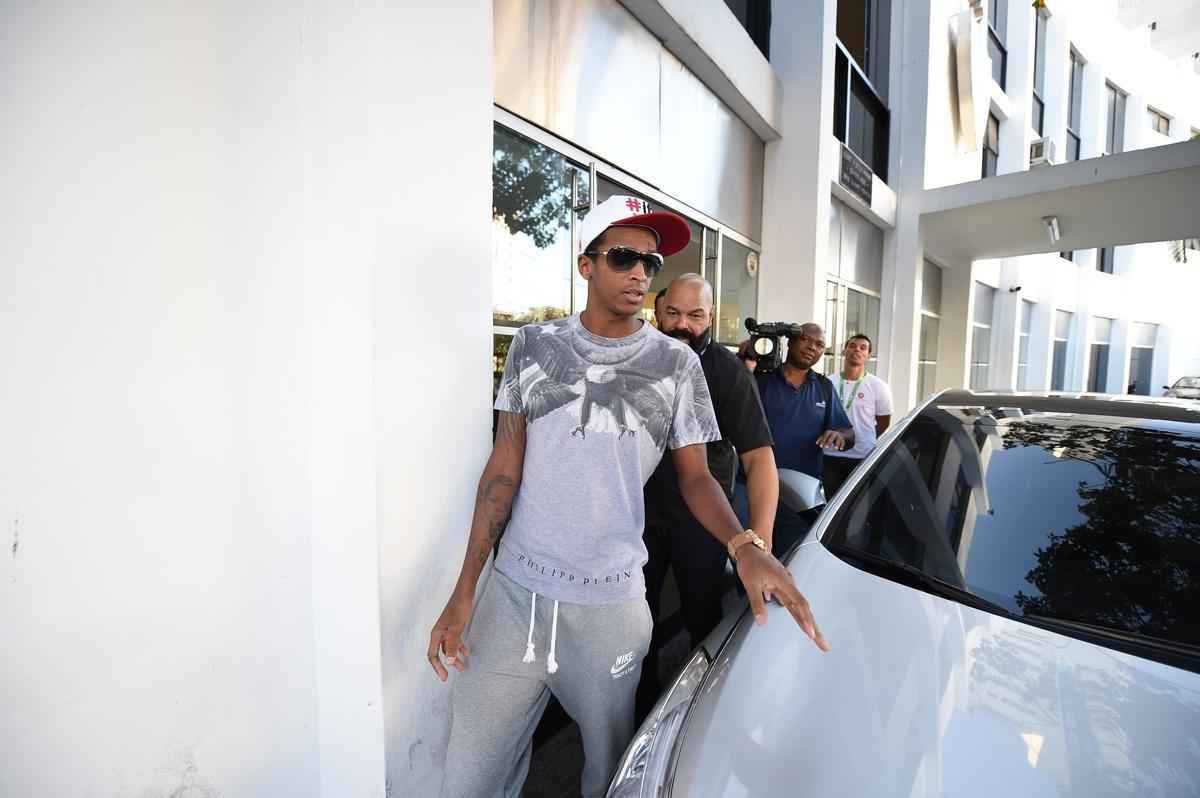 Imagens do atacante J na sede do Atltico em Lourdes