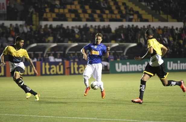 Imagens do jogo entre Cruzeiro e Criciúma, no Heriberto Hulse, em Santa Catarina