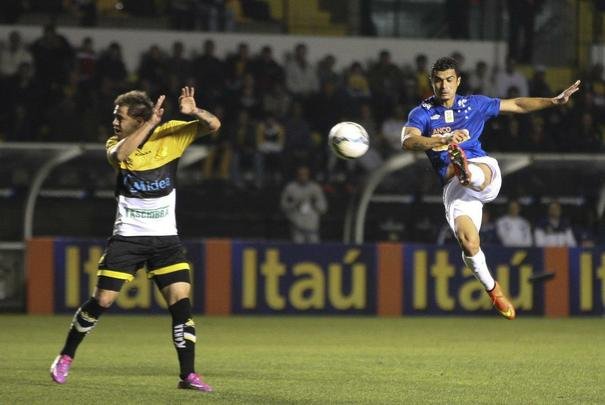 Imagens do jogo entre Cruzeiro e Criciúma, no Heriberto Hulse, em Santa Catarina