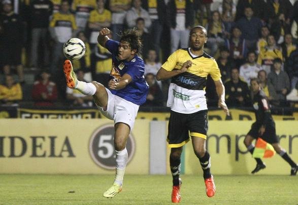 Imagens do jogo entre Cruzeiro e Criciúma, no Heriberto Hulse, em Santa Catarina