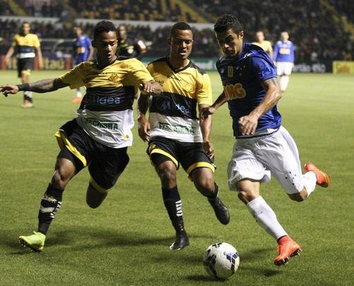 Imagens do jogo entre Cruzeiro e Criciúma, no Heriberto Hulse, em Santa Catarina