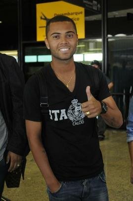 Novo reforo do Atltico, Rafael Carioca veio nesta segunda-feira para assinar contrato com o Galo