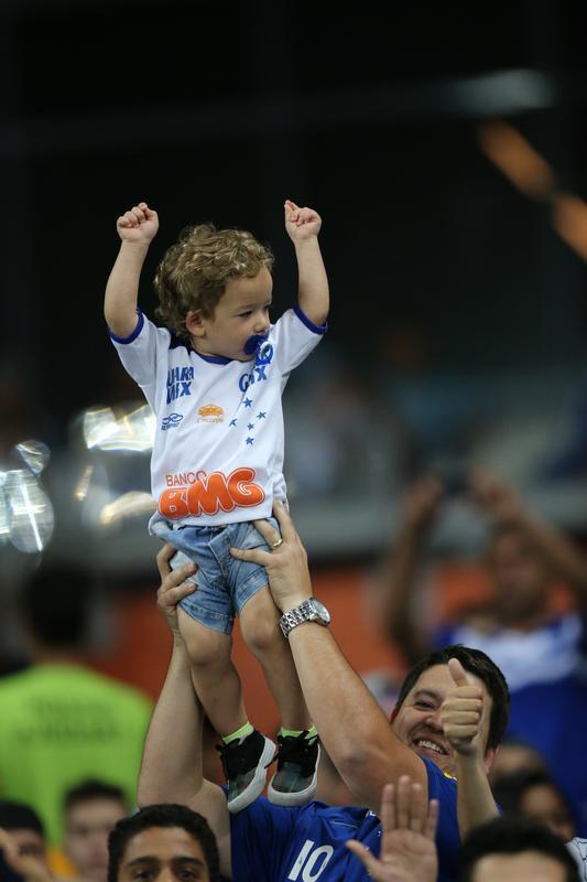 Imagens da torcida do Cruzeiro no jogo contra o Grmio