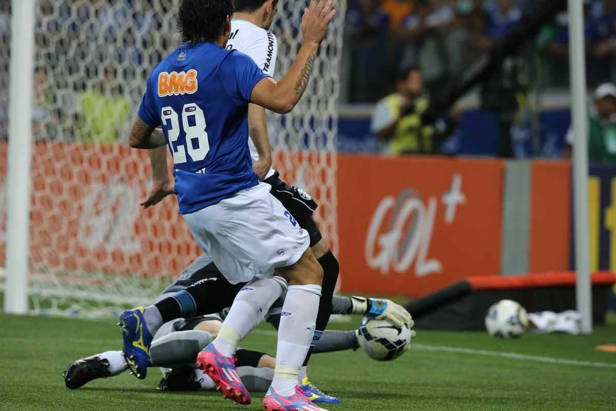 Fotos do jogo entre Cruzeiro e Grmio, no Mineiro, pela 16 rodada do Campeonato Brasileiro