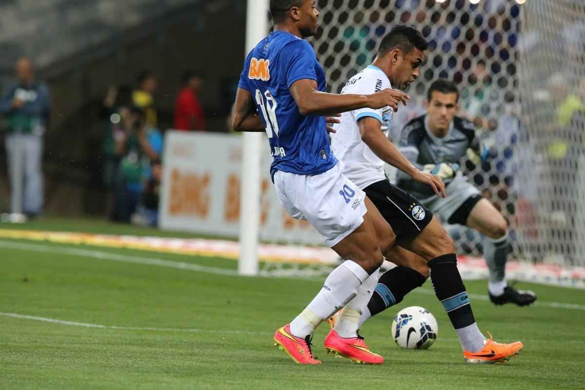 Fotos do jogo entre Cruzeiro e Grmio, no Mineiro, pela 16 rodada do Campeonato Brasileiro