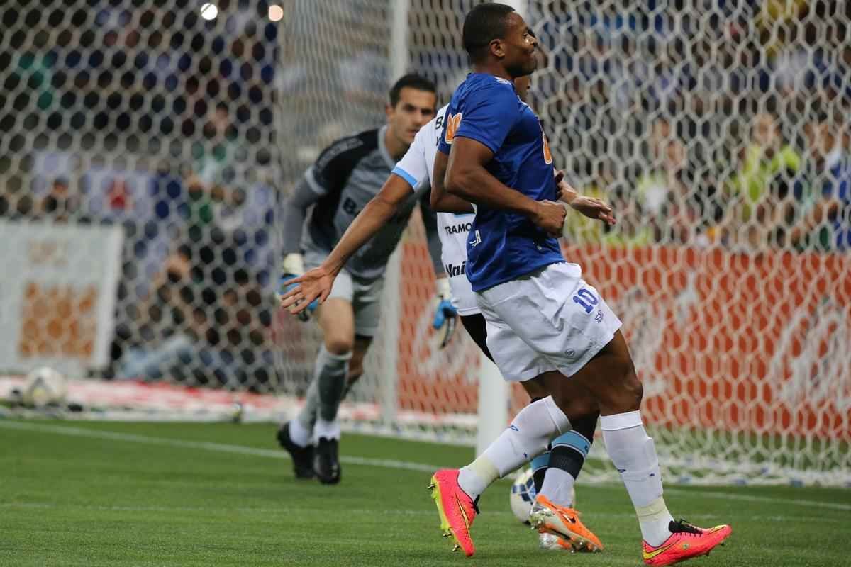 Fotos do jogo entre Cruzeiro e Grmio, no Mineiro, pela 16 rodada do Campeonato Brasileiro