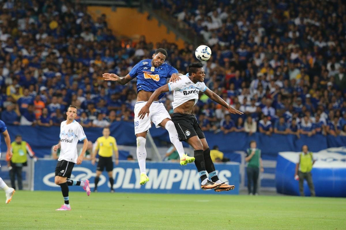 Fotos do jogo entre Cruzeiro e Grmio, no Mineiro, pela 16 rodada do Campeonato Brasileiro